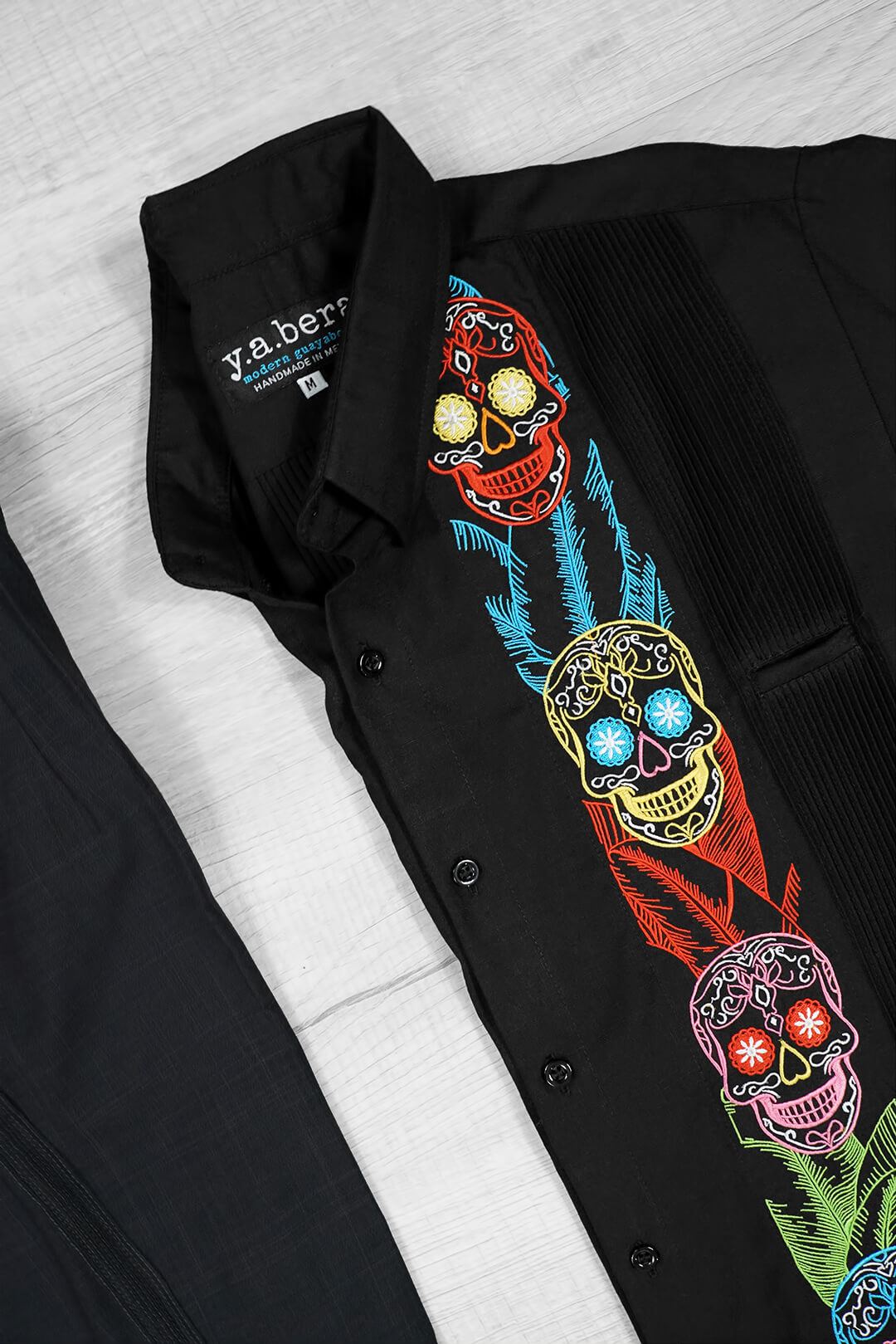 La Calavera Neón Negra Long Sleeve Guayabera